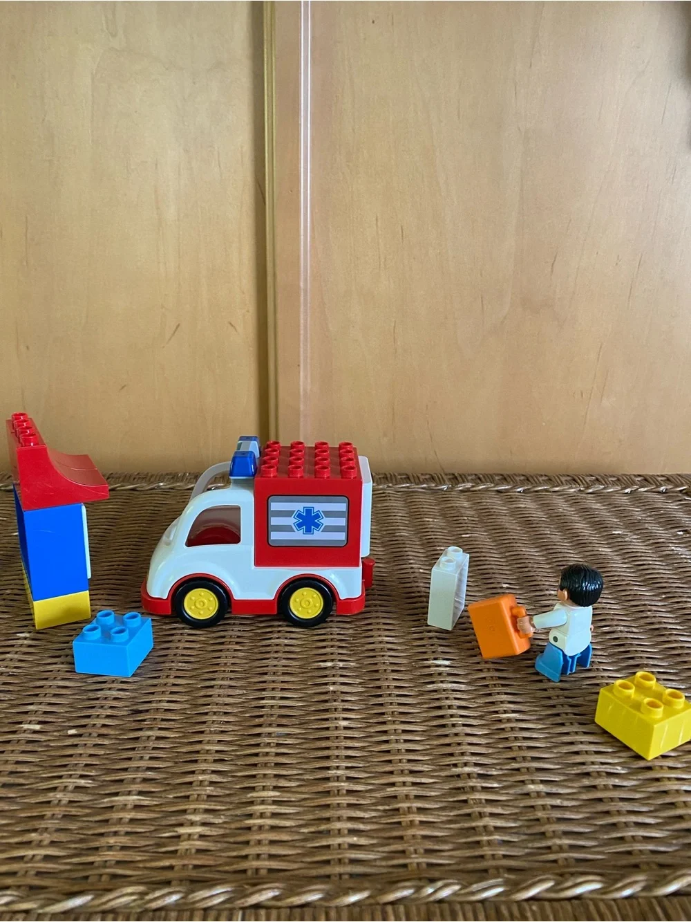 LEGO Duplo 10527 First Ambulance Doctor Clinic Set Vehicle Figure Complete